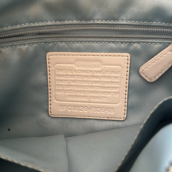 Silver Coach shoulder bag with strap included - Picture 7 of 7